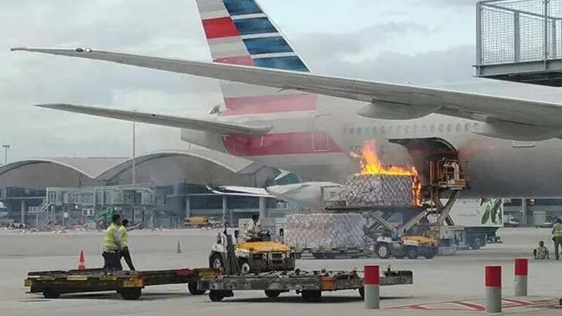 Kebakaran di Landasan Pacu Bandara Hong Kong