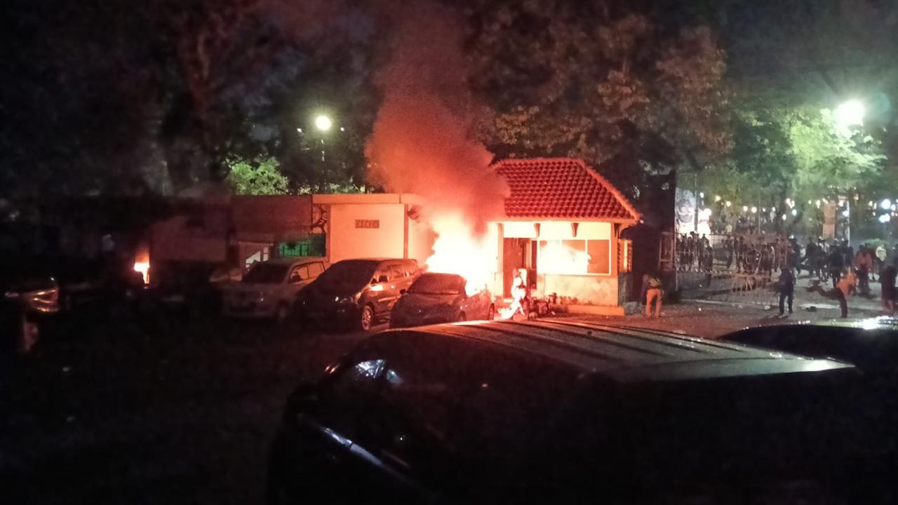 Gedung Setwan DPRD Solo Ludes Dibakar Massa