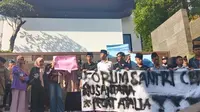 Puluhan santri datangi rumah Ridwan Kamil