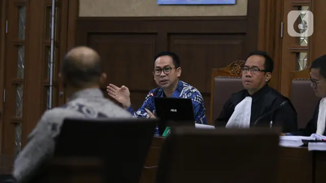 Ekspresi Tubagus Chaeri Wardana Saat Jalani Sidang Lanjutan