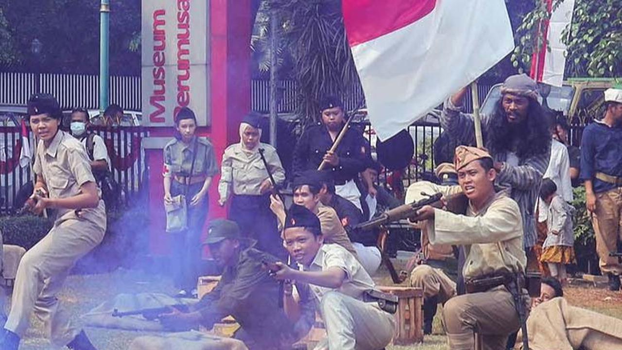 FOTO: Tapak Tilas Perjalanan Bangsa Indonesia Rebut Kemerdekaan Lewat Sosiodrama Romansa Negeri
