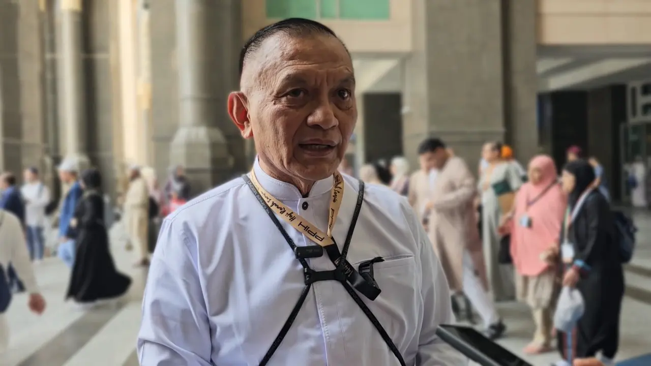 Wakil Ketua DPR RI, Lodewijk F Paulus saat berada di Makkah, Arab Saudi.
