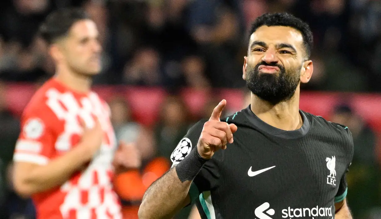 Penyerang Liverpool, Mohamed Salah merayakan golnya saat pertandingan matchday 6 Liga Champions 2024/2025 melawan Girona FC di stadion Montilivi, Girona pada Selasa 10 Desember 2024 waktu setempat atau Rabu 11 Desember 2024 dini hari Waktu Indonesia Barat. (Josep LAGO/AFP)