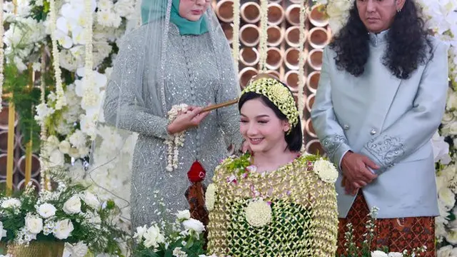 Prosesi siraman Glenca Chysara, Sabtu (19/11/2022). (Foto: KapanLagi/Muhammad Akrom Sukarya)