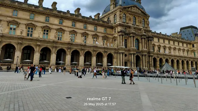 Museum Louvre, yang dikenal juga sebagai Grand Louvre, Great Louvre, atau Musée du Louvre. Foto: Nurmayanti/Liputam6.com