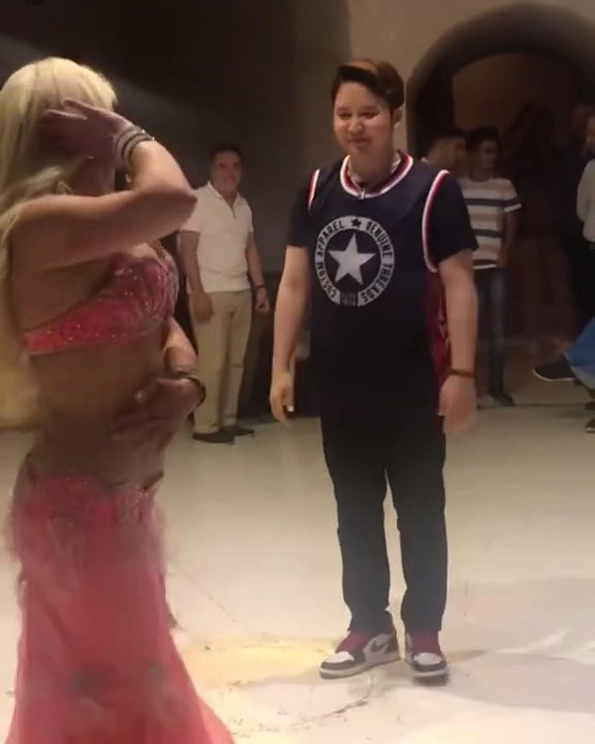 7 Potret Rangga SMASH Battle Belly Dance di Turki, Gak Kalah Jago - Sang Penari Malah Terlihat Insecure