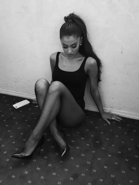 Dari iut-imut. Ariana Grande pun bisa langsung berubah menjadi seksi maksimal. (instagram/arianagrande)