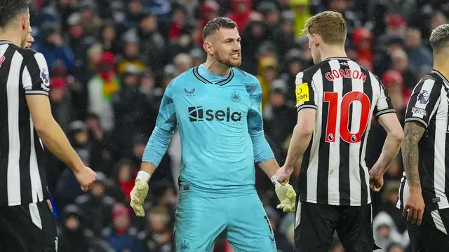 Foto: Meski Dibobol Empat Kali oleh Pemain Liverpool, Penampilan Martin Dubravka Layak Diacungi Jempol