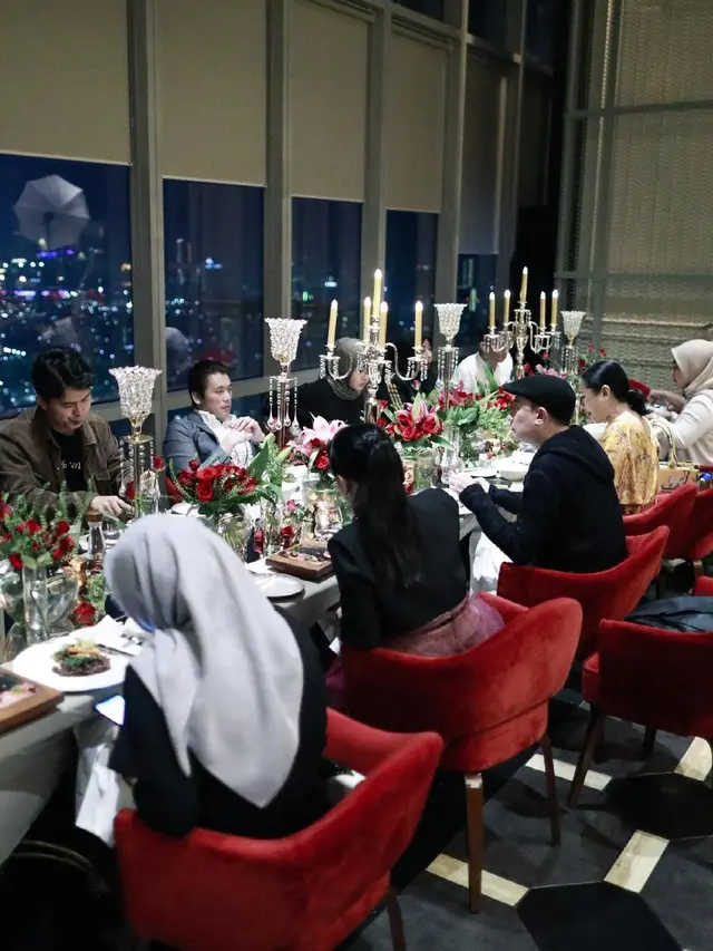 7 Potret Syahrini Pamer Restoran Suami, Punya Suasana Mewah