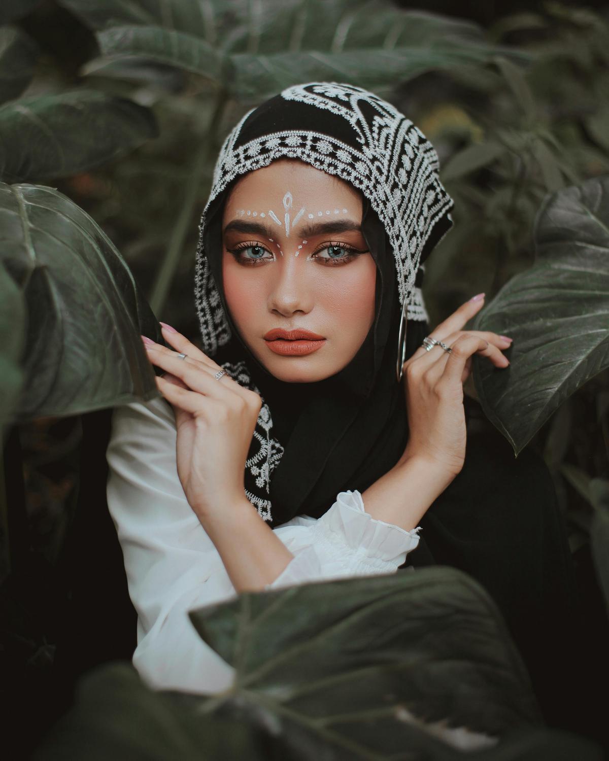 7 Tren Warna Baju Lebaran 2025, dari Natural hingga Bold yang Simpel dan Stylish