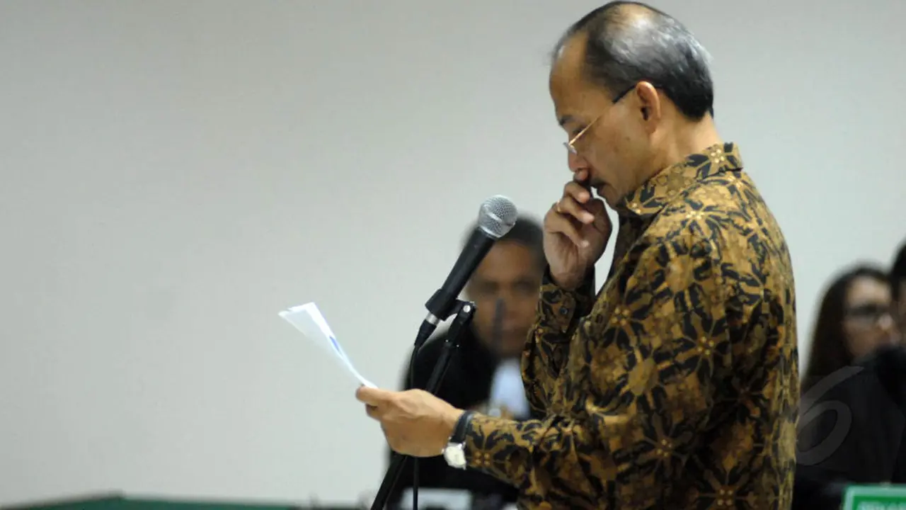 Tangis Budi Mulya Saat Bacakan Pledoi 