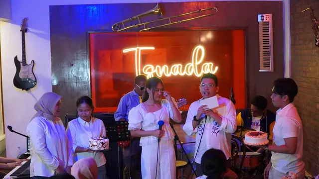 Sisca Saras Buka Puasa