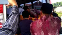 Banjir dan tanah longsor yang melanda Bengkulu mulai menelan korban jiwa. Dua murid SD meninggal terseret arus air (Liputan6.com/Yuliardi Hardjo)