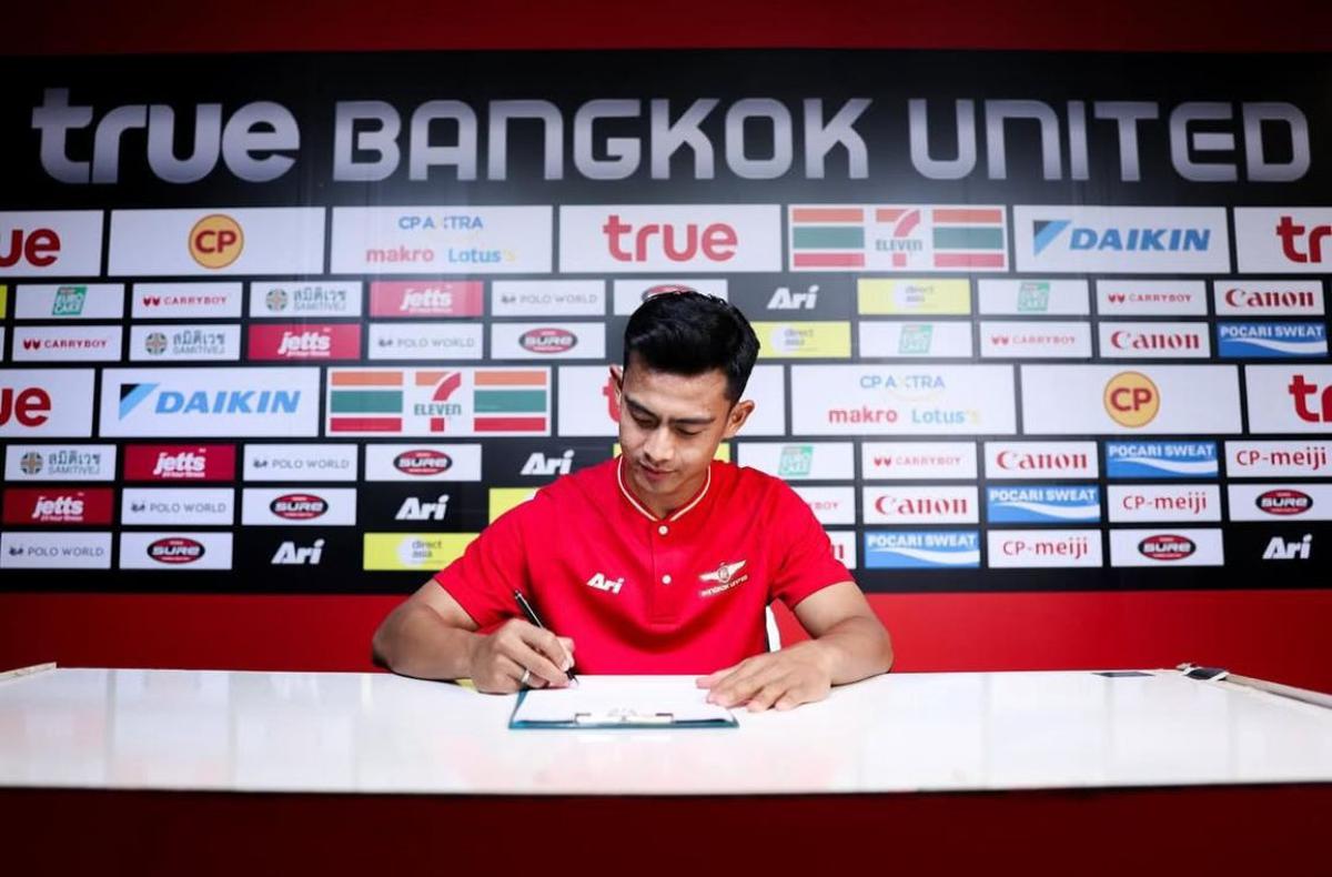 Perjalanan Baru Pratama Arhan di Bangkok United, Didampingi Azizah Salsha Saat Tanda Tangan Kontrak