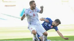 Spanyol langsung menekan Slovakia di awal laga. Pada menit ke-12 Spanyol mendapat hadiah penalti akibat pelanggaran gelandang Slovakia, Jakub Hromada terhadap Koke di dalam kotak penalti. (Foto: AP/Pool/David Ramos)