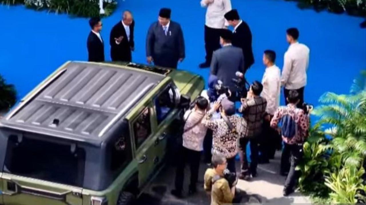 Prabowo Luncurkan MV3 'Pandu', Kendaraan Taktis Listrik Buatan PT Pindad