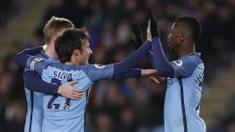Para pemain Manchester City merayakan gol yang dicetak Kelechi Iheanacho ke gawang Hull pada laga Premier League di Stadion Kingston Communications, Inggris, Selasa (27/12/2016). City menang 3-1 atas Hull. (Reuters/Ed Sykes)