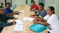 Persijap mengundang dokter Timnas Indonesia U-16, Alfan Nur Asyhar, ke Jepara untuk memberikan penyuluhan AKG pada pemain Persijap. (Bola.com/Dok. Persijap)