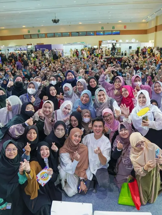 Terlihat cantik dan cocok saat menggunakan hijab, netizen lantas mendoakan Paula Verhoeven untuk istiqomah [instagram/baimwong]