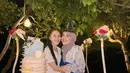 <p>Untuk merayakan hari ultah tersebut, pesisir pantai dihias dengan lampu-lampu yang cantik. Kue ultah juga ditata dengan baik. (Foto: Instagram/ ayutingting92)</p>