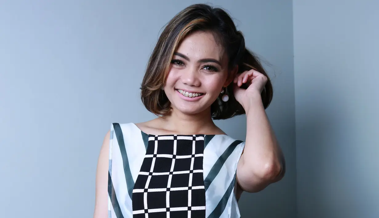 Selain tanam benang, ia juga ingin mencoba treatment suntik lemak. Menurut dokter yang menangani, ia mengaku senang bisa membantu presenter tersebut melakukan treatment. (Galih W Satria/dok. Bintang.com)