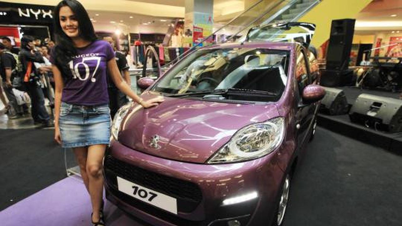 Model cantik saat peluncuran Peugeot 107 di Plaza EX