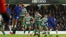 Pemain Chelsea, Marc Guiu mencetak gol melalui sundulan ke gawang Shamrock Rovers pada laga lanjutan UEFA Conference League di Stamford Bridge, London, Inggris, Jumat (20/12/2024) WIB. (AP Photo/Ian Walton)