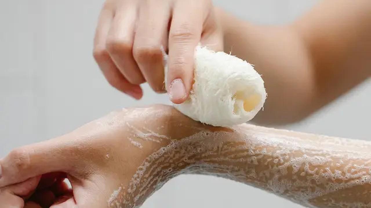 8 Kandungan Kosmetik yang Bahaya Buat Kulit, Awas Jangan Sembarang Pakai