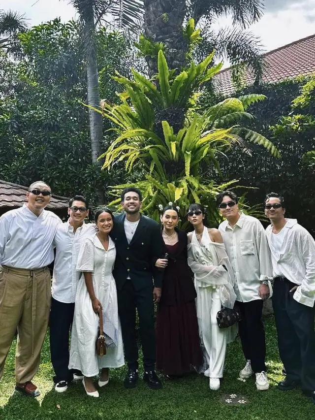 6 Gaya Unik Jelita Clough Resmi Menikah dengan Teddy Adhitya, Padukan Dress Maroon dan Blazer Modern dengan Aksesori Tradisional