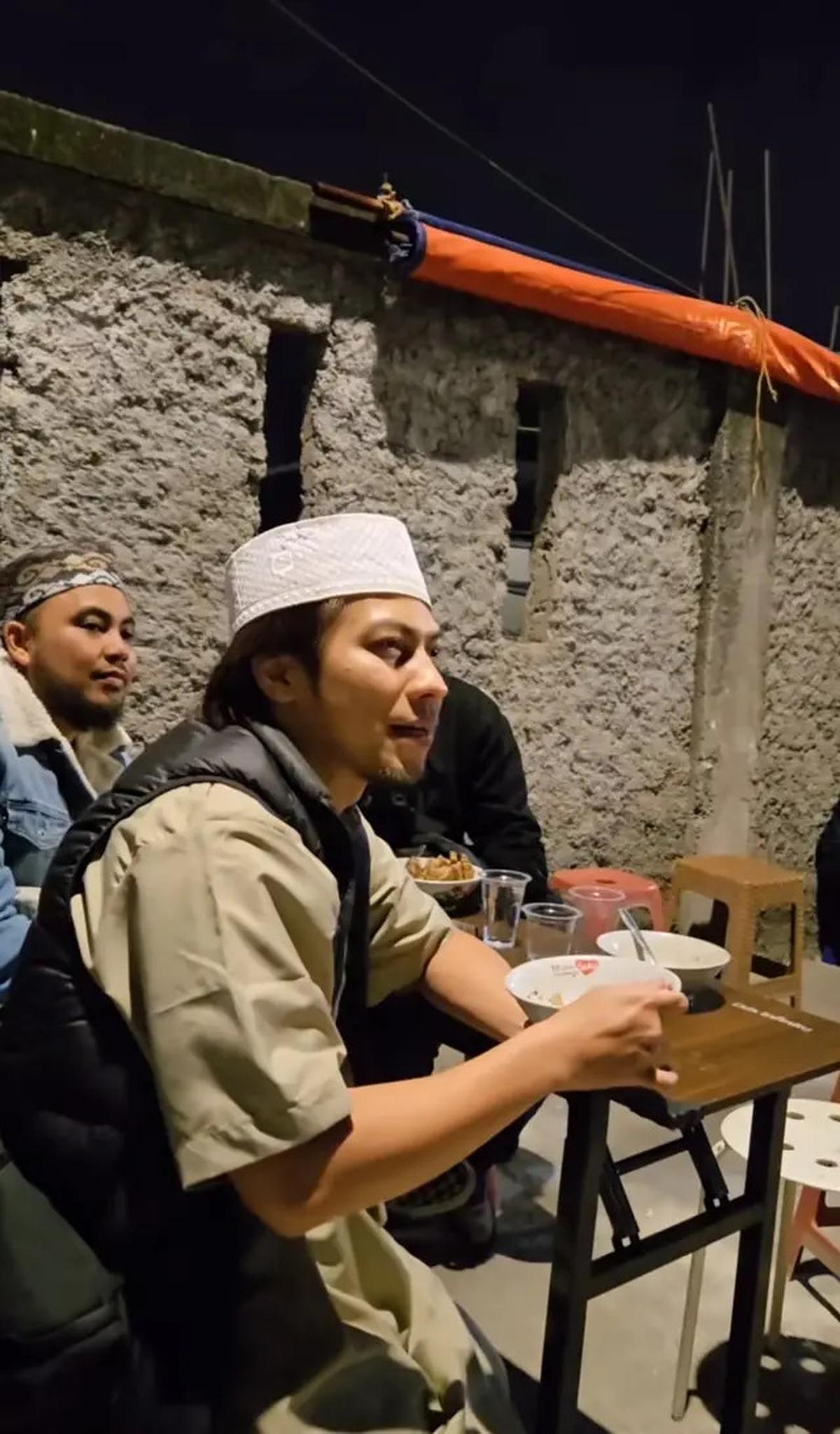 7 Potret Terbaru Sunu Matta Pelantun 'Ketahuan', Tetap Nyanyi Meski Jadi Ustaz