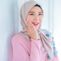 Gaya hijab yang casual ala hijabers dunia. (sumber foto: @xolovelyayana/instagram)