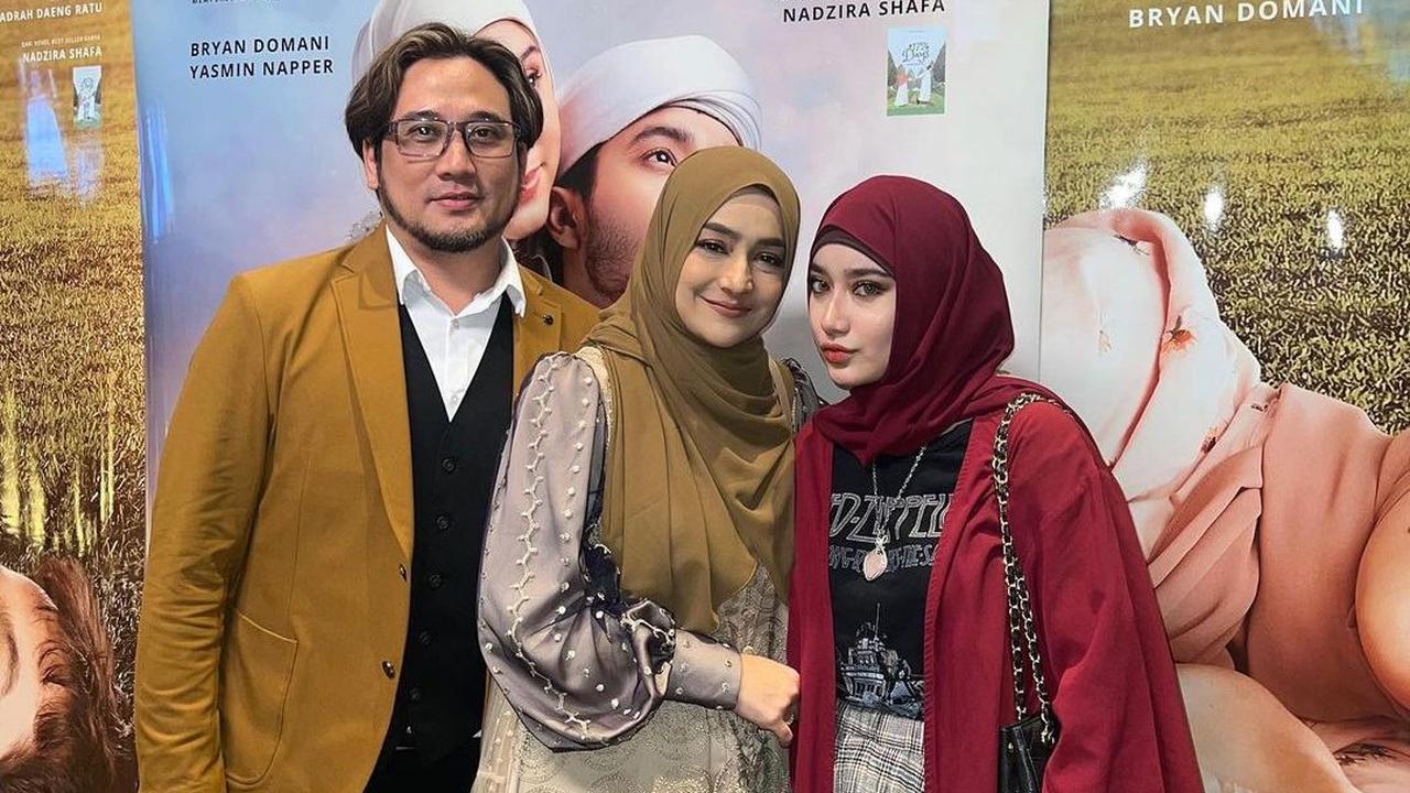 Tengku Syaira Anataya lahir pada tahun 2000 dari pasangan Cindy Fatikasari dan Tengku Firmansyah.