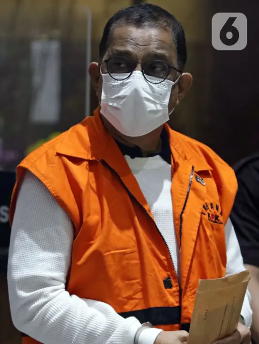 Wali Kota Ambon, Richard Louhenapessy bersiap mengikuti rilis penahanan di Gedung KPK, Jakarta, Jumat (13/5/2022). KPK menahan Richard sebagai tersangka dugaan suap pemberian persetujuan izin prinsip pembangunan cabang usaha retail di Kota Ambon tahun 2020. (Liputan6.com/Helmi Fithriansyah)