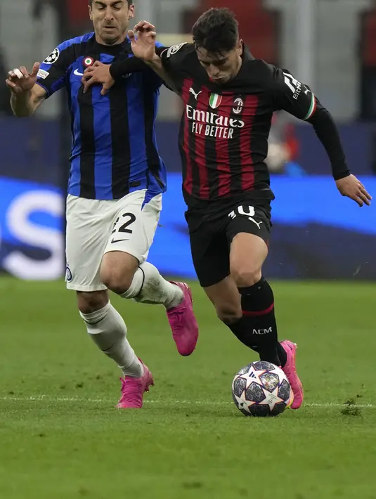 AC Milan yang tampil inferior di babak pertama berhasil tampil lebih superior di babak kedua. (AP Photo/Manu Fernandez)