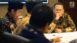 Ketua DPR Bambang Soesatyo menemui musikus di Kompleks Parlemen, Senayan, Jakarta, Senin (28/1). Pertemuan tersebut meminta untuk memprioritaskan Program Legiislasi Nasional (Prolegnas) DPR 2019 dalam RUU Permusikan. (Liputan6.com/Johan Tallo)