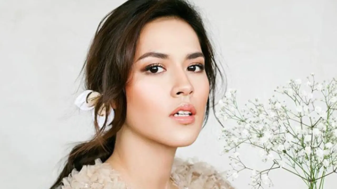 Cantiknya Raisa Adriana dengan Polesan Makeup Flawless