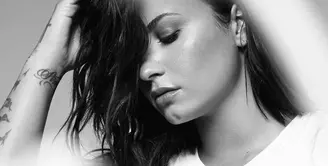 Demi Lovato meninggalkan tempat rehabilitasinya untuk sementara waktu. (instagram/ddlovato)