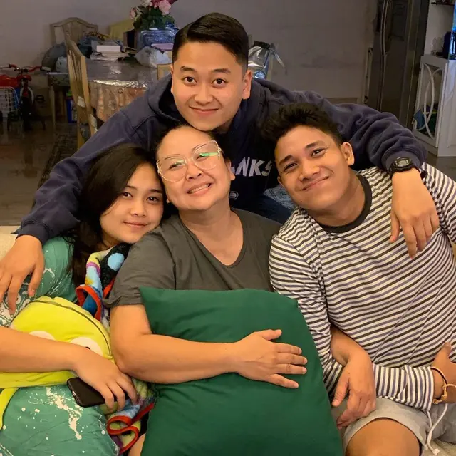 Ingat Mama Ira Juri Idola Cilik? Ini 5 Potret Terbaru Ira Maya Sopha yang Tetap Awet Muda