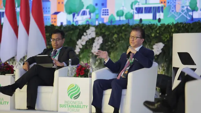 Chairman Sinar Mas Agribusiness & Food, Franky Oesman Widjaja (kedua dari kiri) saat menjadi panelis di acara Indonesia Sustainability Forum, Rabu (7/9/2023) di Jakarta. (Dok Sinar Mas)