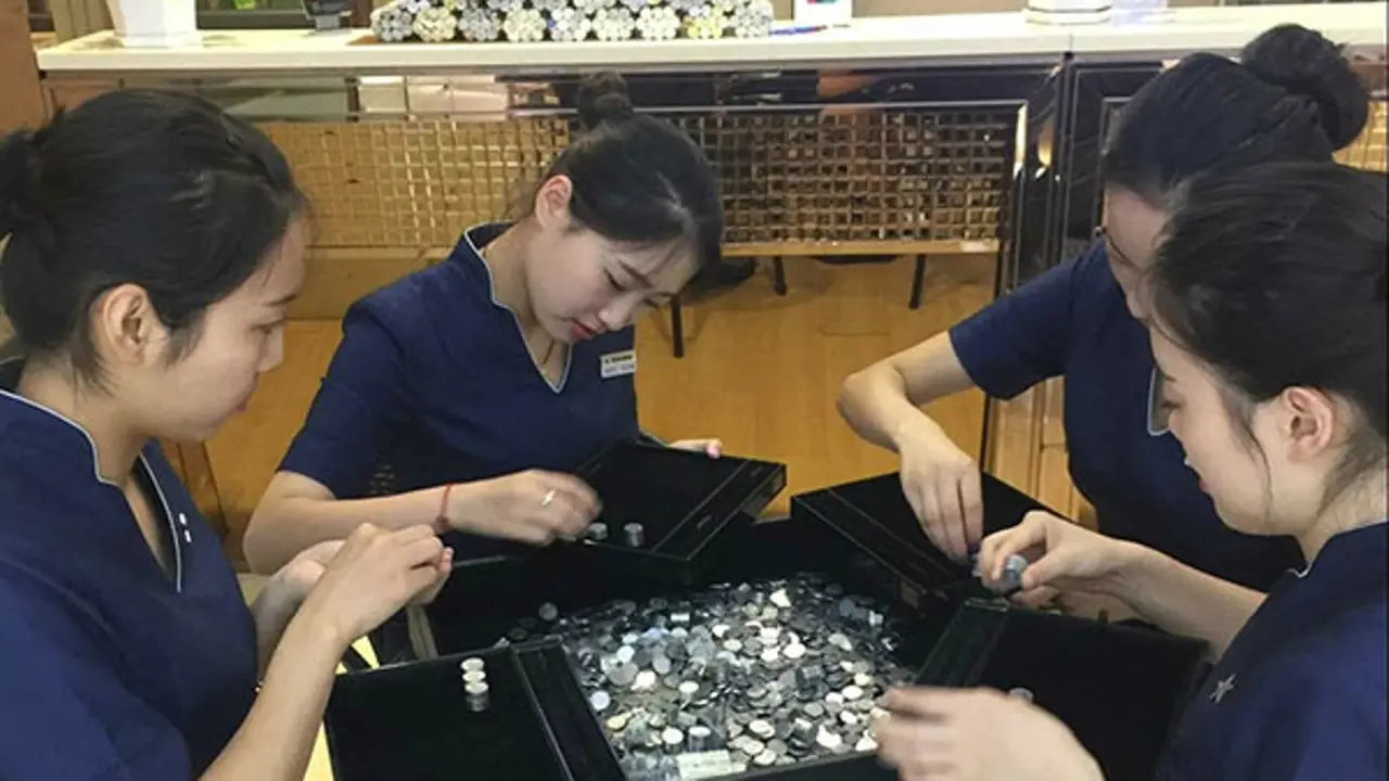 Heboh Pria China Beli Cincin Lamaran Pakai Koin 150 Kg