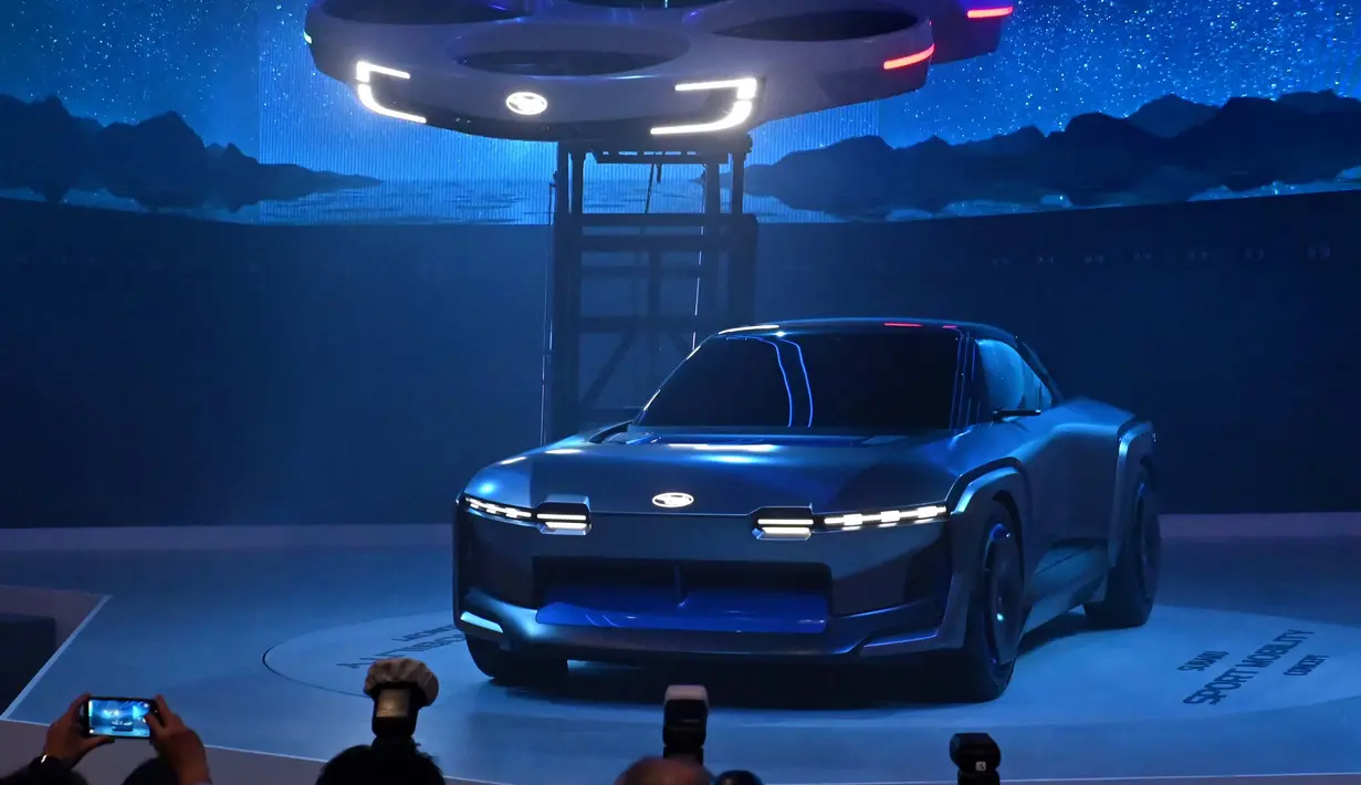 Konsep Sport Mobility dan konsep Air Mobility dari produsen mobil Jepang, Subaru. (Kazuhiro NOGI/AFP)