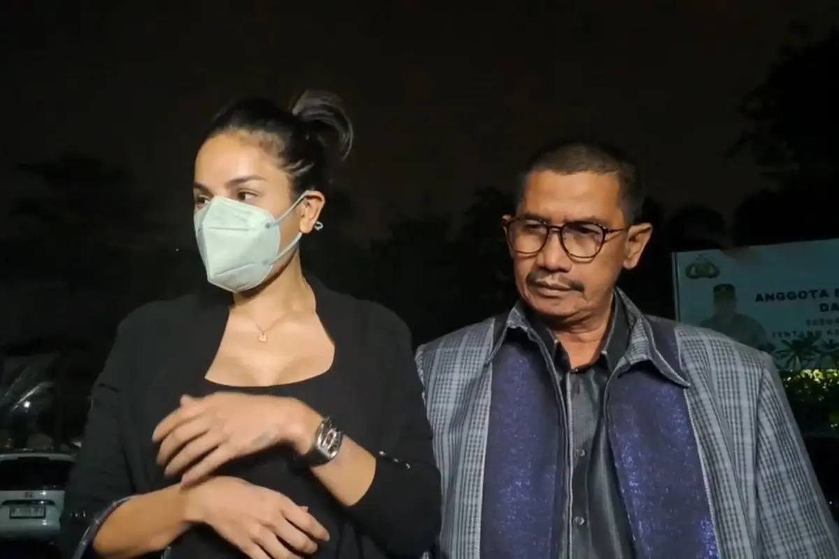 Nikita Mirzani di Polres Metro Jakarta Selatan, Kamis (19/9/2024). (Merdeka.com/Rahmat Baihaqi)