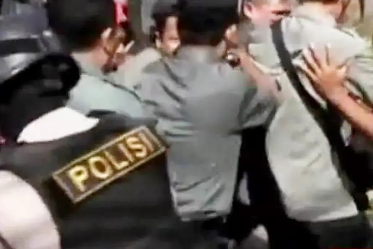 Eksekusi Rumah Ricuh hingga Tradisi Ratik Tolak Bala