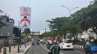 Spanduk bergambar dukungan PSI untuk Kaesang Pangarep maju sebagai Calon Wali Kota Depok. (Liputan6.com/Dicky Agung Prihanto).