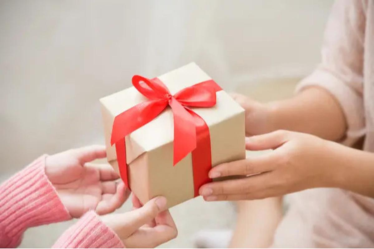 Hukum Mengucapkan Selamat, Memakai Atribut dan Menerima Hadiah Natal bagi Orang Islam