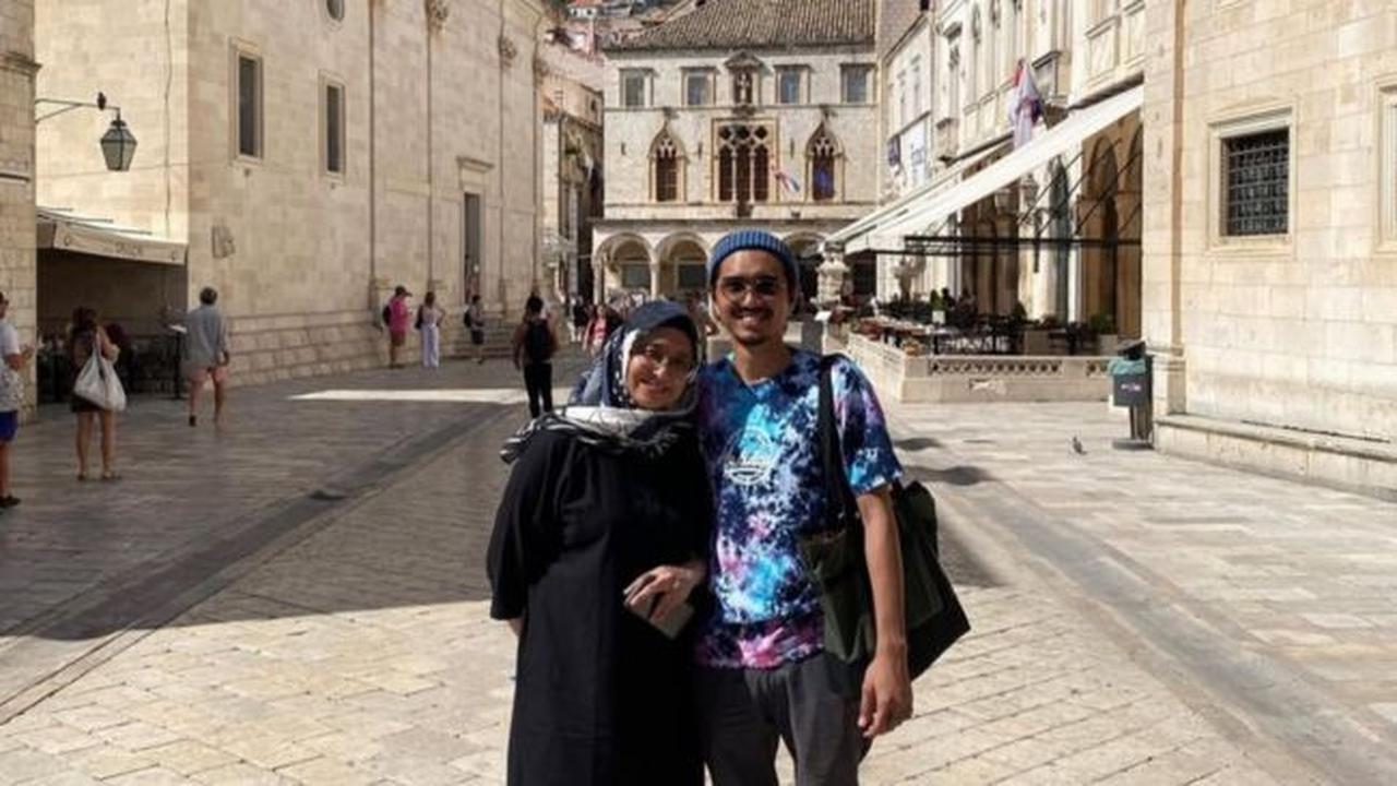 Potret harmonis Duta Sheila on 7 dan sang istri. (credit:instagram.com/pakduta)