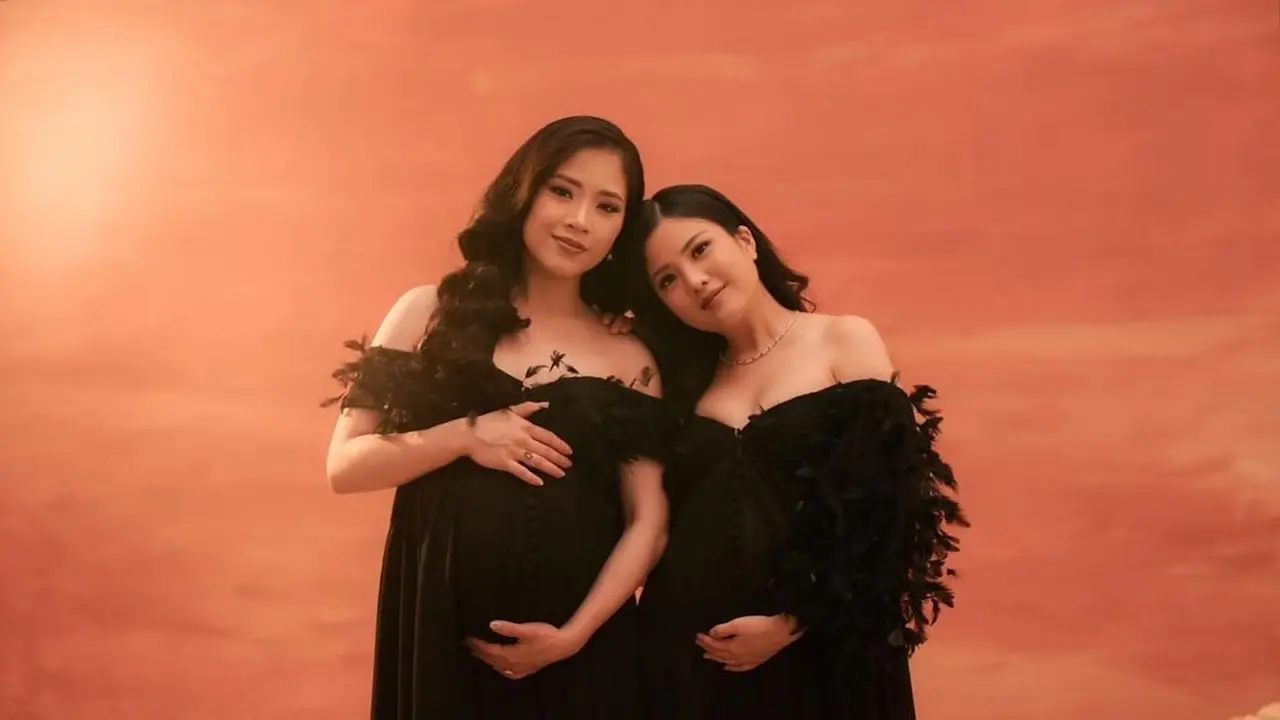 Pesona Cantik Menawan Bak Anak Kembar Jessica Tanoe dan Valencia Tanoe yang Maternity Shoot Bareng dengan Gaun Hitam