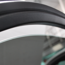 Karet pintu mobil memiliki fungsi penting untuk menjaga kabin tetap kedap udara, meredam suara, dan mencegah air masuk. (wuling.id)