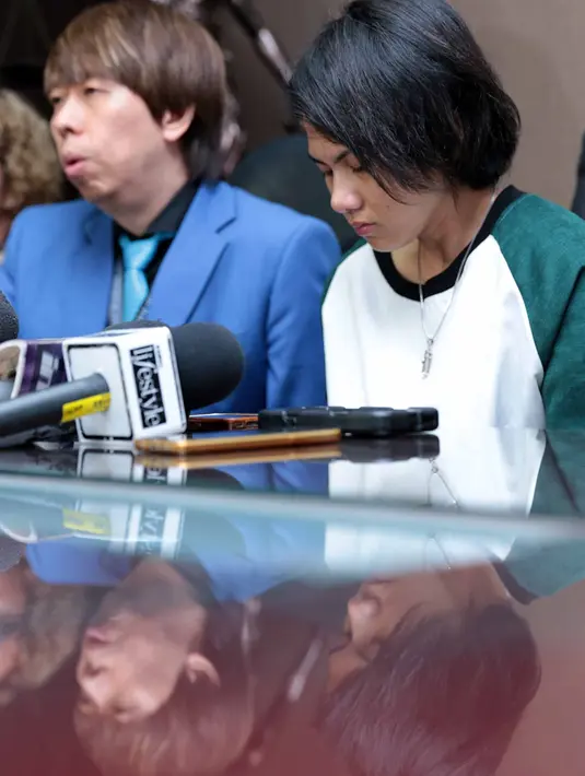 "Saya dari awal memang tidak ada niat sama sekali untuk pisah sama dia.  Karena saya sudah mempertahankan, berusaha semaksimal mungkin mempertahankan rumah tangga ini," ucap Evelyn Jumat (3/3/2017) petang. (Deki Prayoga/Bintang.com)