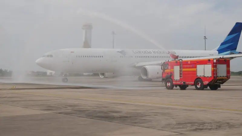 Prosesi pelepasan penerbangan umrah perdana di Bandara Kertajati, Minggu (20/11/2022). (Dok Kemenhub)